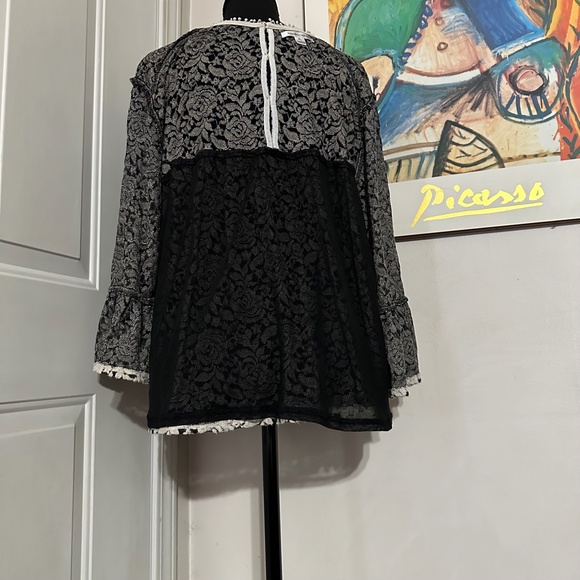 John Paul Richard Textured Floral Bell Sleeve, Black/Cream Blouse with Lace. - Picture 12 of 15